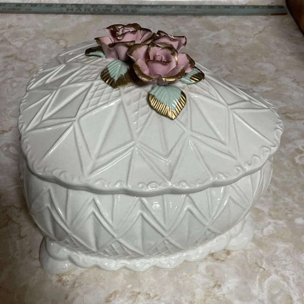 Vintage Heart Shaped‎ Capodimonte Ceramic Trinket Box Pink Roses Jewelry Dresser
